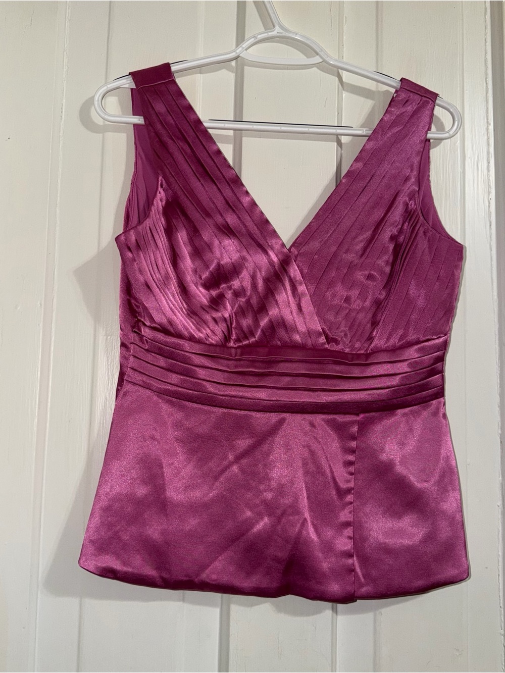 Women's size 4 shirt Cachet Satin V-Neck Pleated Peplum Top in Magenta